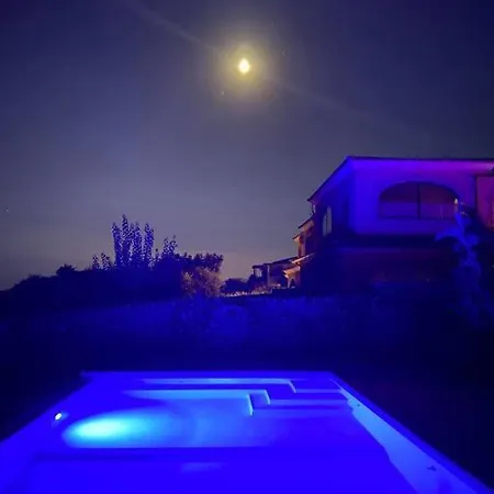 Regina - Piscina & Relax Villa Puntaldia