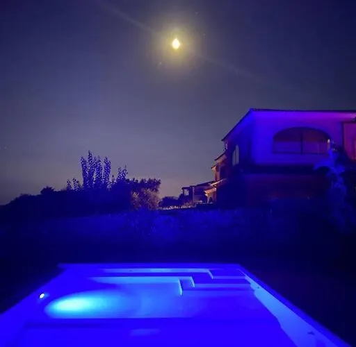 Regina - Piscina & Relax فيلة بونتالديا